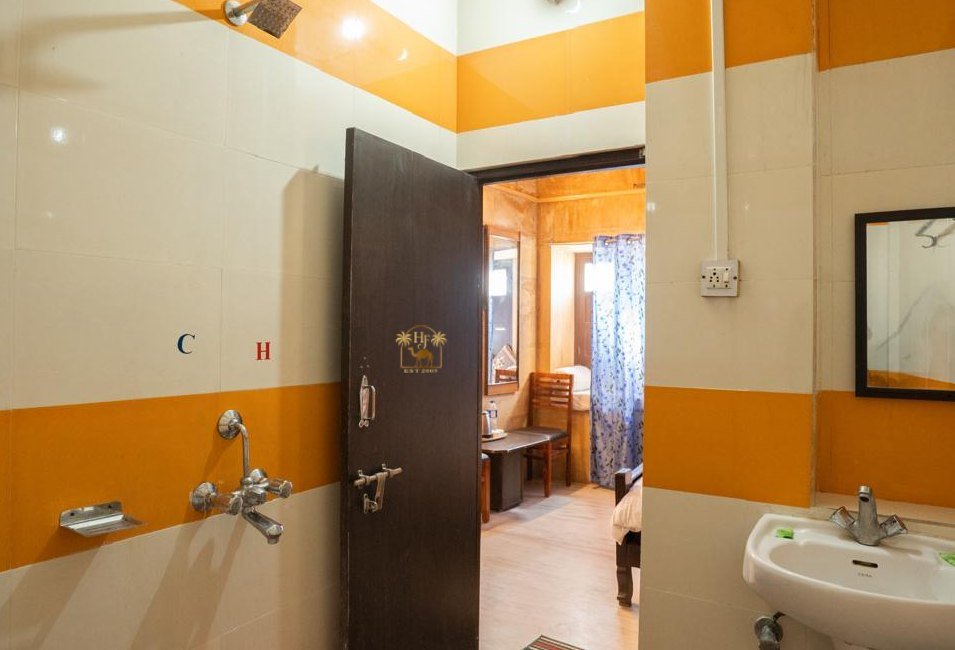 Budget-Room-bathroom 23- hotelfotiyajaisalmer